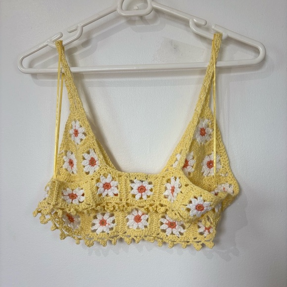 ✨HOST PICK ✨Debut Crochet Daisy Crop Top - Size M/L - Picture 4 of 4